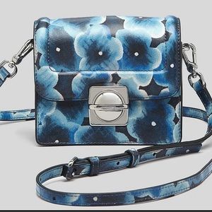 MARC BY MARC JACOBS TOP SCHOOLY PRINTED JAX CROSSBODY BAG SKIPPER BLUE